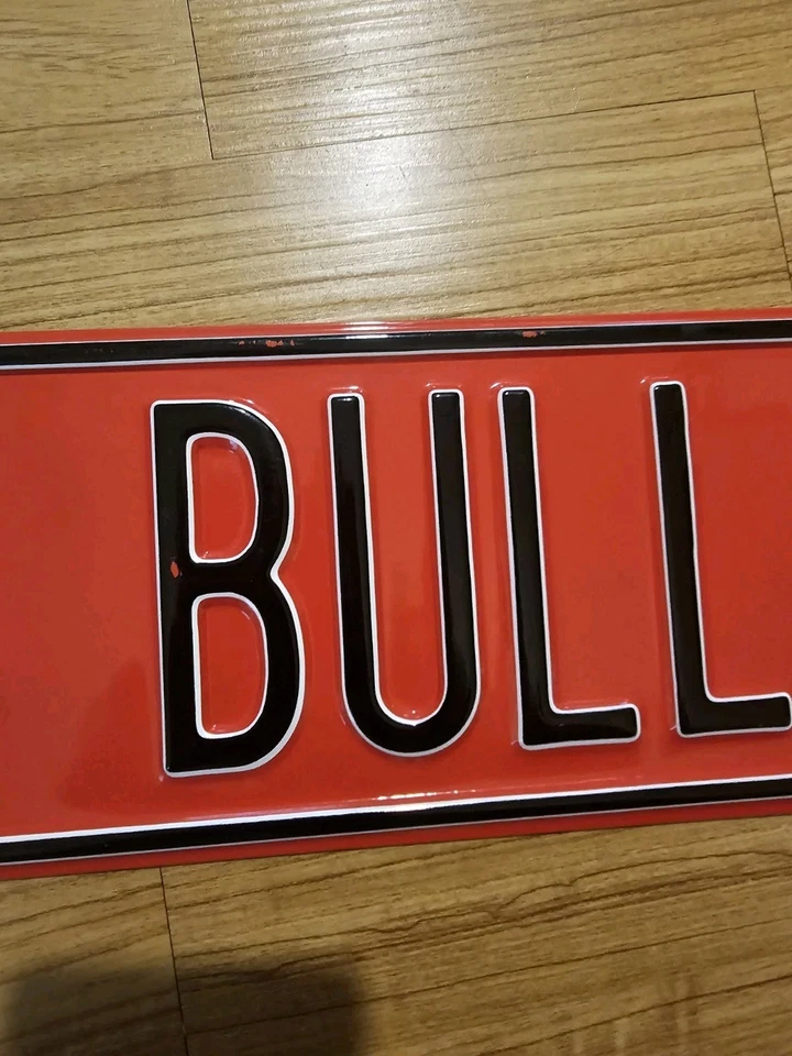 Металлический красно-черный баскетбольный мужской пещерный знак Chicago Bulls Ct 23 36 дюймов x 6 дюймов - Изображение 3 из 4