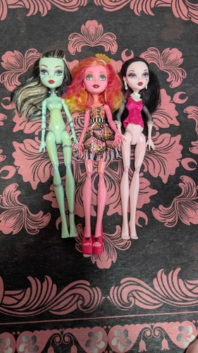 17in monster high doll, frightfully tall Frankie, Draculaura, and Gooliope