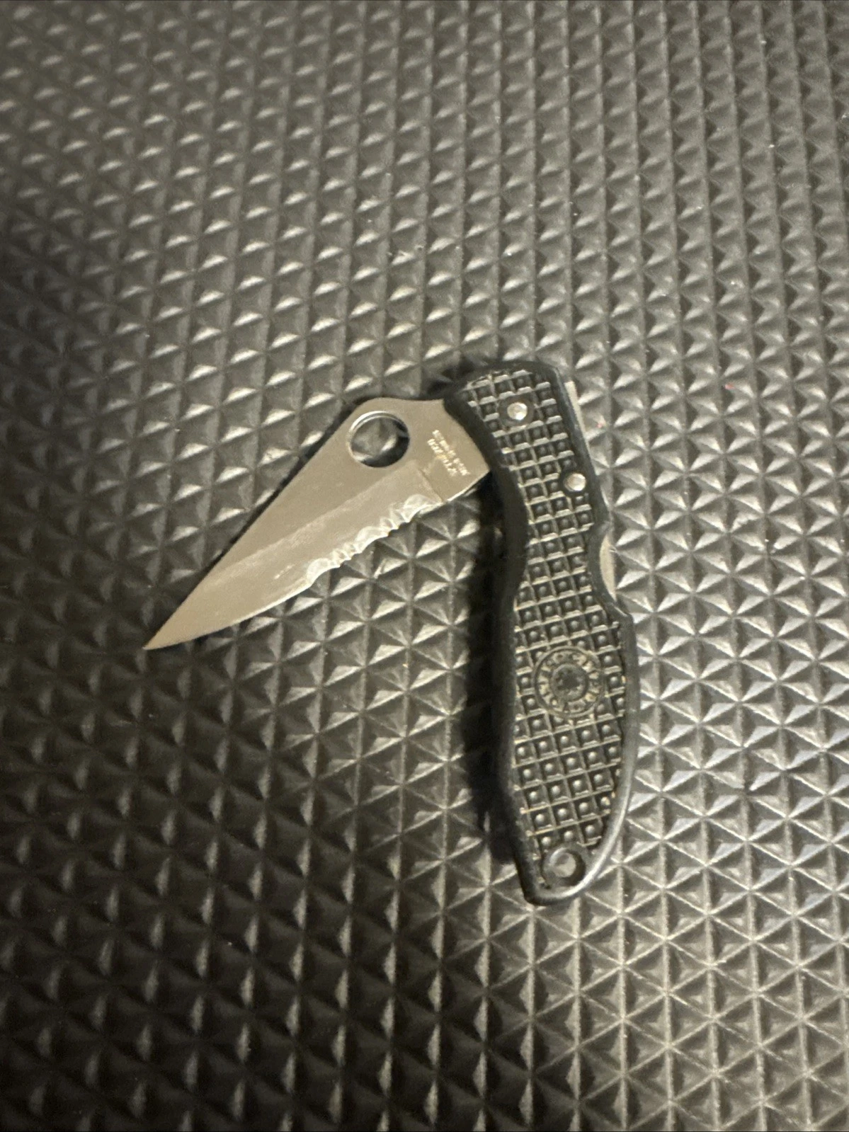 Spyderco Vintage Delica CLIPIT - Black FRN - ComboEdge Partially Serrated AUS-8