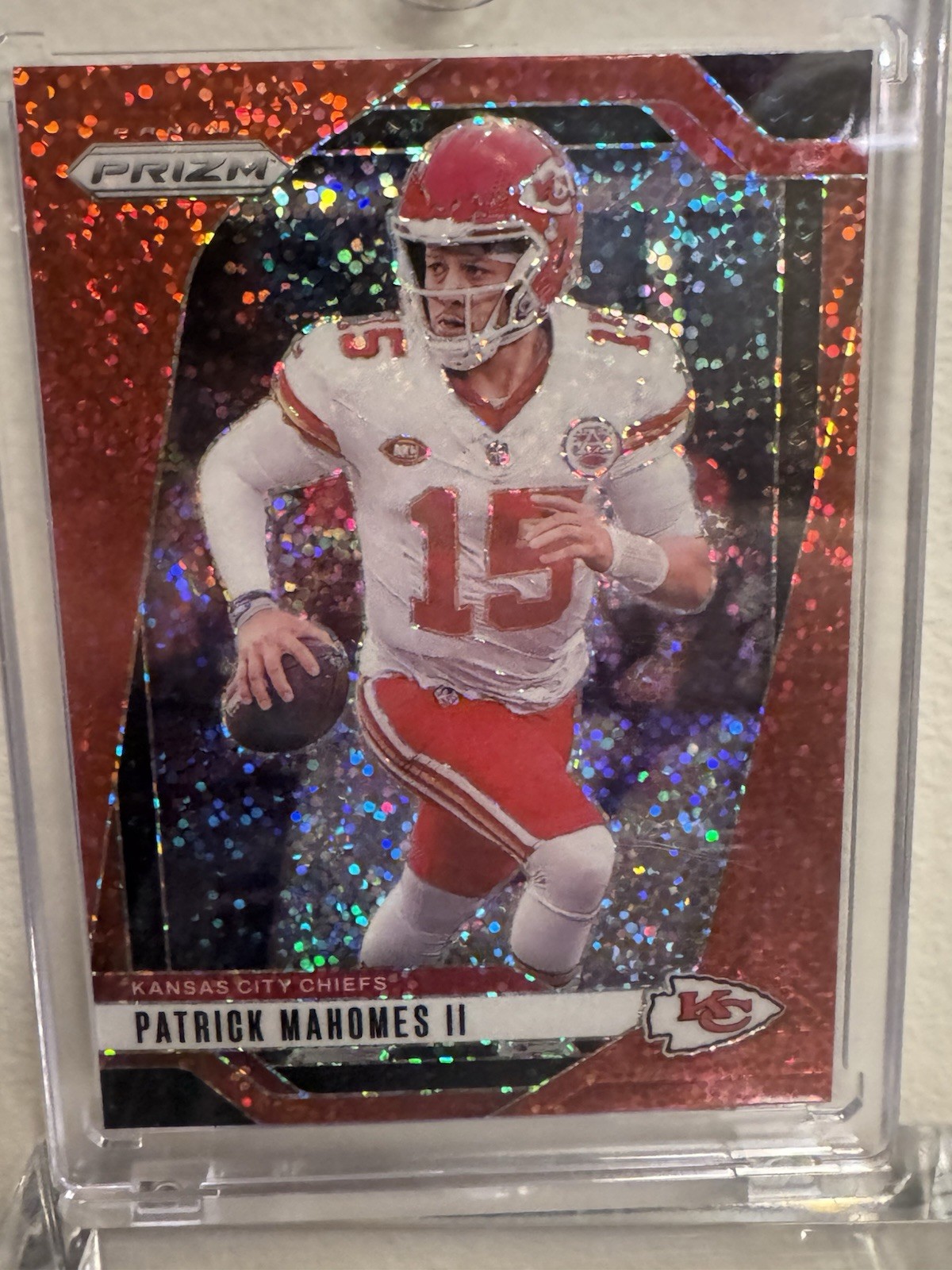 2024 Panini Prizm - Patrick Mahomes II #138 Red Sparkle Prizm Chiefs Color Match