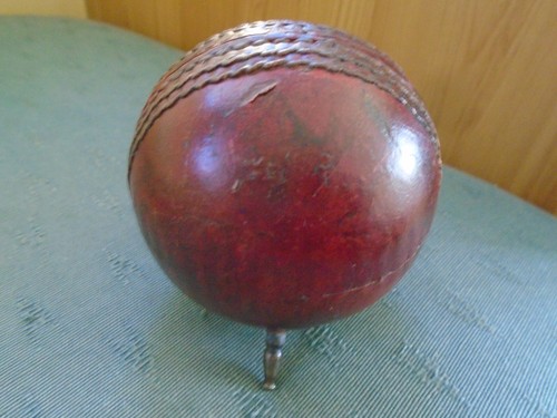 1933 ENGRAVED CRICKET BALL BOOTLE CRICKET CLUB v NESTON - J BENNETT 126 RUNS - Picture 5 of 5