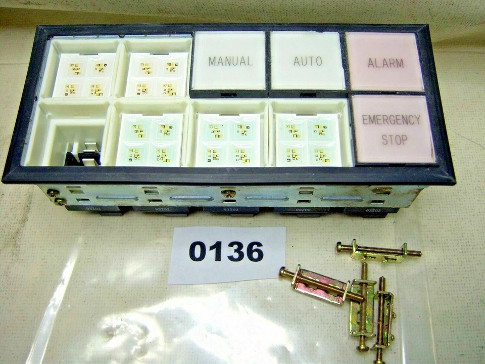 IDEC SLC30N Illuminated Pushbutton Display - Image 3 of 3