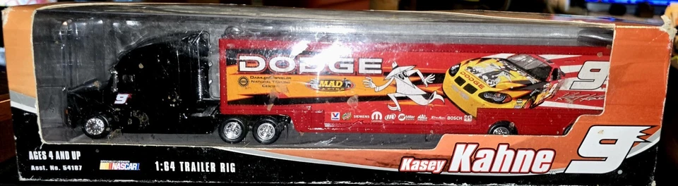 Winner's Circle 1:64 Scale NASCAR #9 Kasey Kahne Trailer Rig Transporter - Image 2 of 3