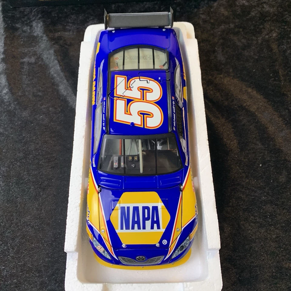 Michael Waltrip #55 NAPA RCCA Club Car 2008 escala 1:24 Toyota Camry #7 de 150 Foto 3 de 4