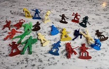 Vintage Plastic Cowboys And Indians Toy Lot Of 20 Figures