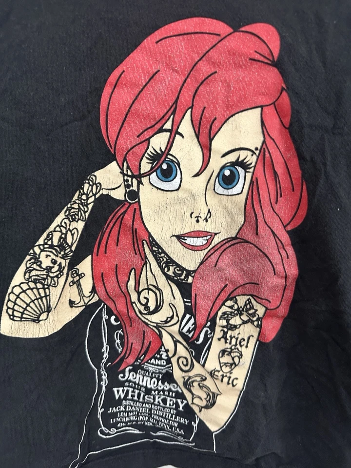 VTG Ariel Disney Bad Biker Chick Eric Tattoos Whiskey T-Shirt YOUTH M 14.5x17.5 - Imagem 2 de 4