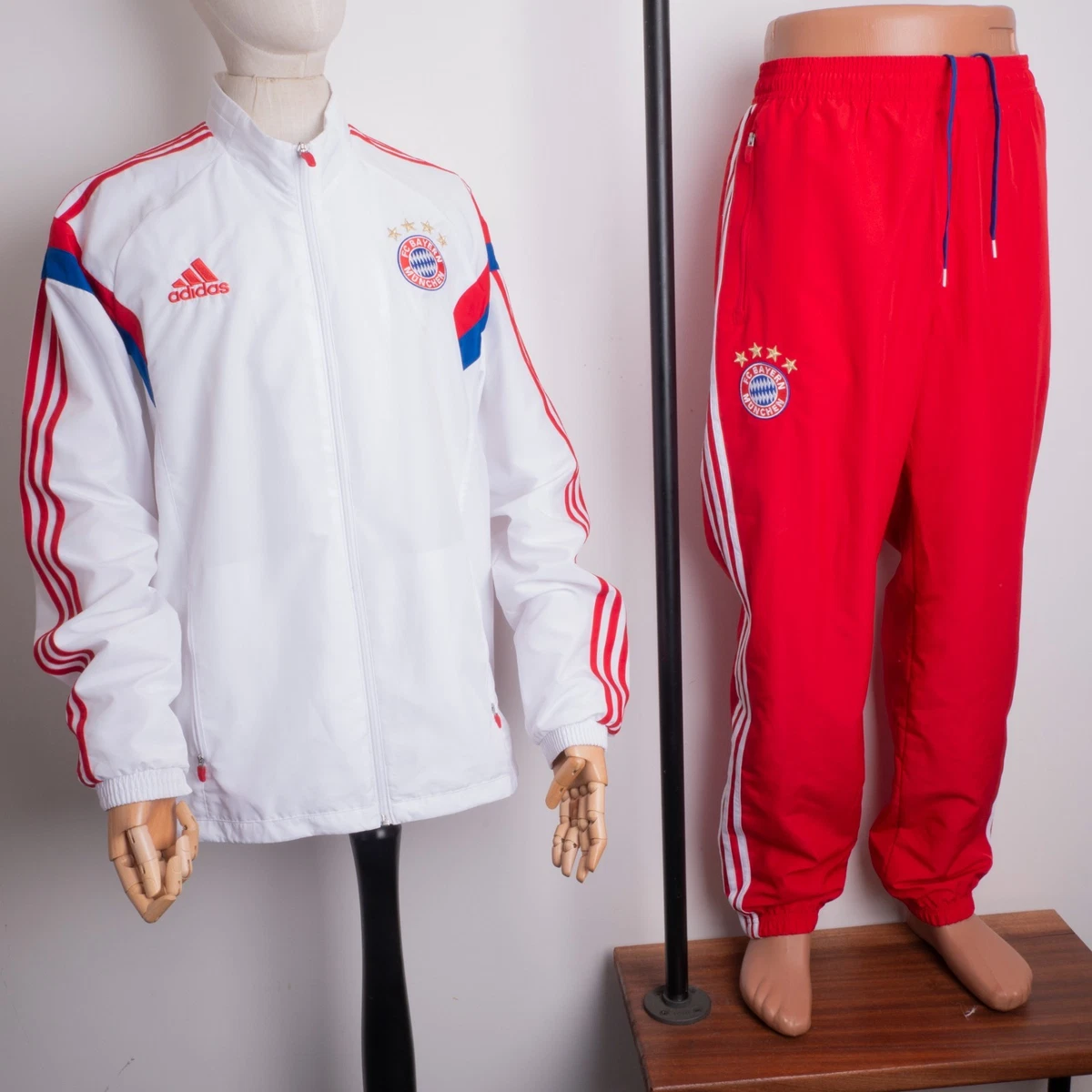 Bayern Munich Size XL International Club Soccer Fan Jackets for