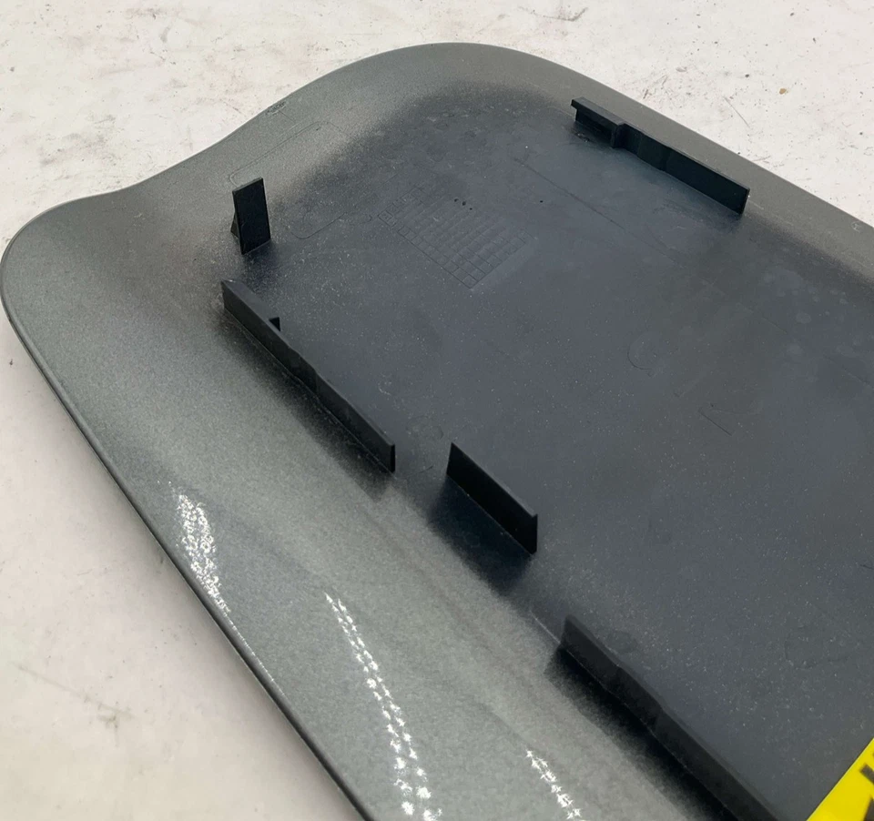 Porta tanque de combustível 2016-2019 BMW 750i fabricante de equipamento original 51177358702 prata escura excelente fabricante de equipamento original - Imagem 4 de 4