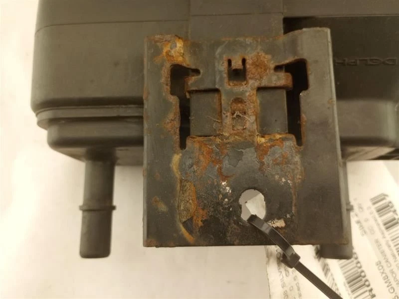 Silverado Sierra 1500 Rear Charcoal Fuel Vapor Canister Engine 5.3 V8 Fits 07-13 - Image 3 of 4