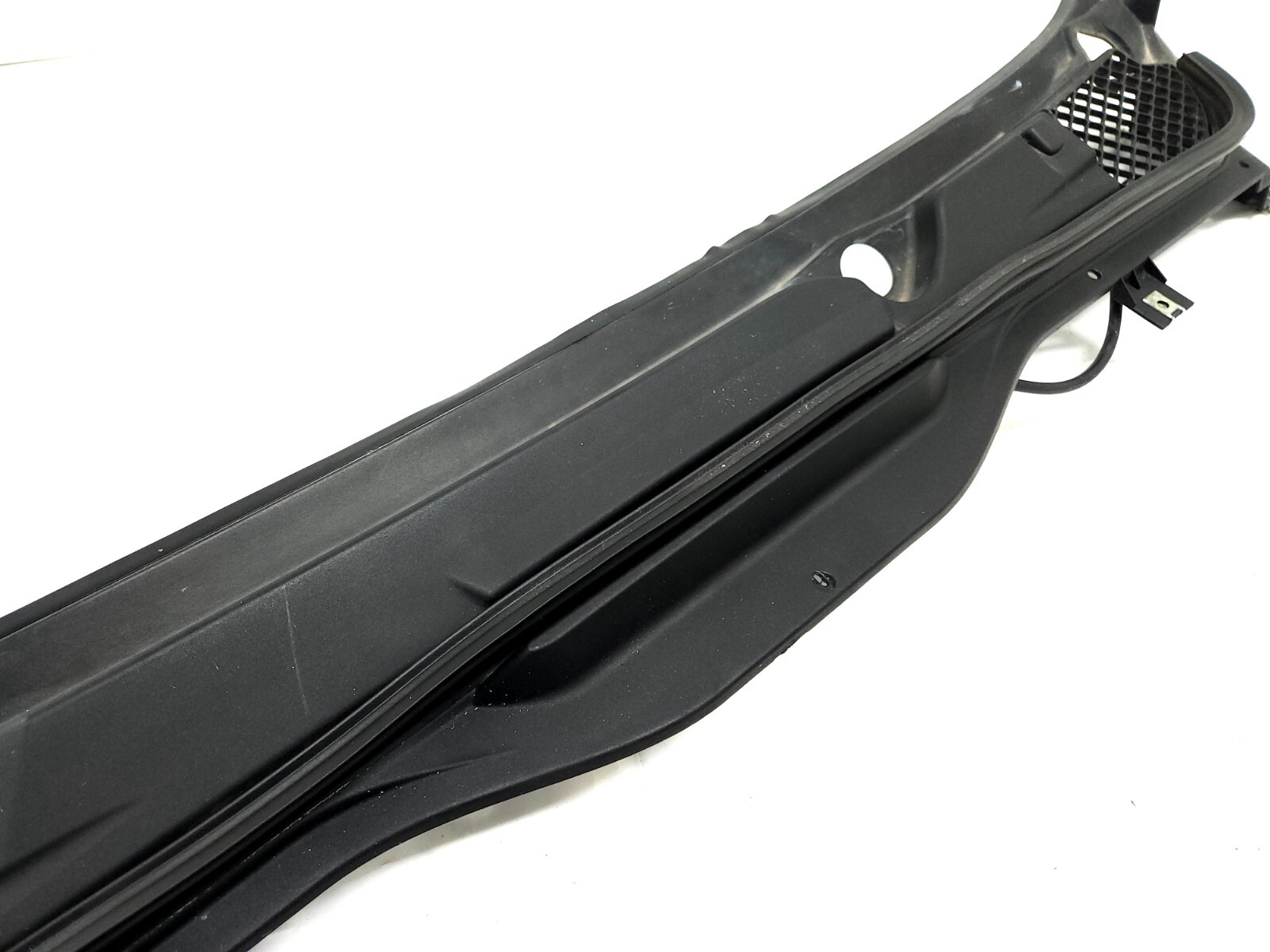 ⭐ 08-17 Maserati Gran Turismo Front Windshield Wiper Cowl Cover Vent Panel Oem