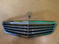 Mercedes Benz C Klasse K&uuml;hlergrill und Mercedes Stern