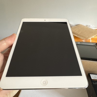 Apple iPad Mini A1455 7.9'' 16GB Network(Verizon) Tablet MD543LL/A *Read*  AP782*