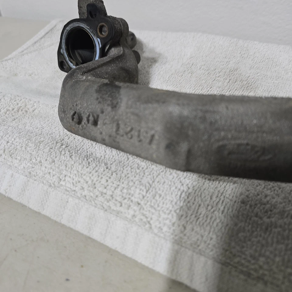 04-10 CARCASA TERMOSTATO CROSSOVER REFRIGERANTE FORD EXPEDITION 5.4 V8 3L3E-8C369-KA Foto 3 de 4