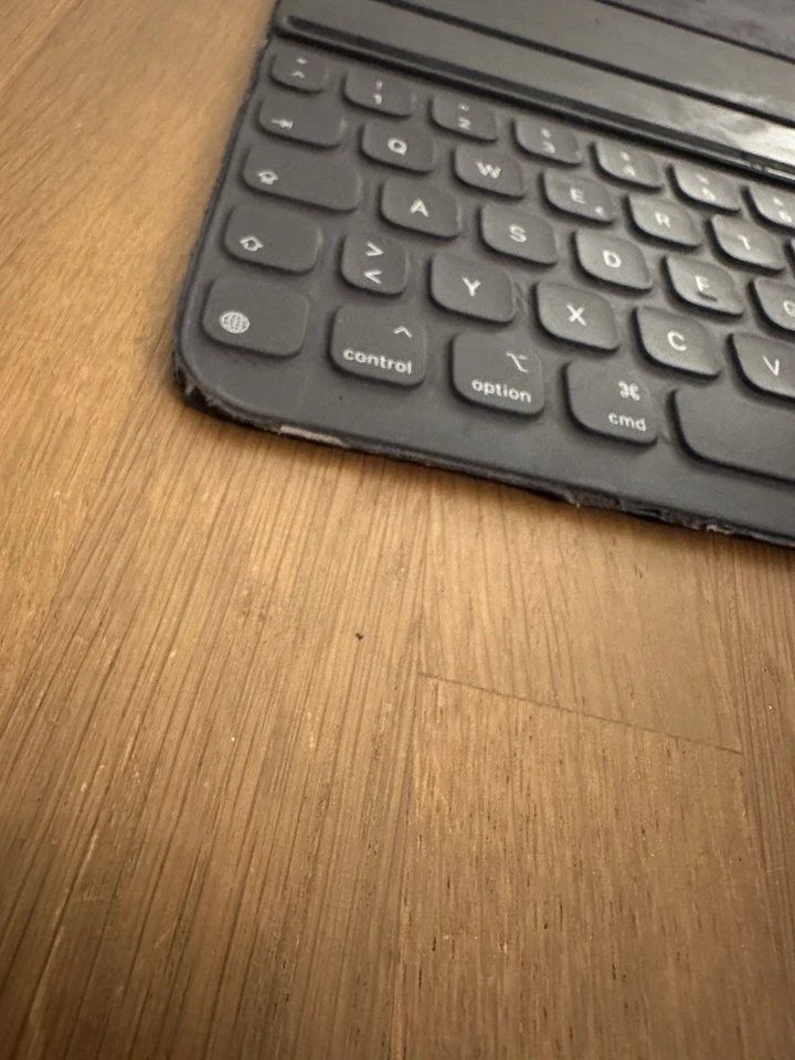 Apple Smart Keyboard iPad Pro 11 Zoll - A2038 - Akzeptabler Zustand - Bild 2 von 4