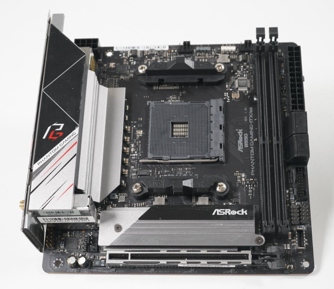 ASRock AMD B550 Phantom Gaming-ITX/ax DDR4 AM4 PCIe 4.0 x16 Mini