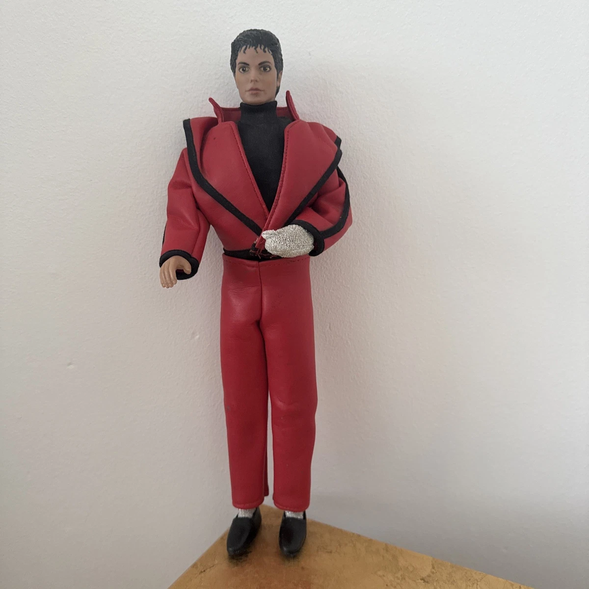 Poupée MICKAEL JACKSON 12 30cm DOLL ELECTRONIC SINGING + TENUE BEAT IT