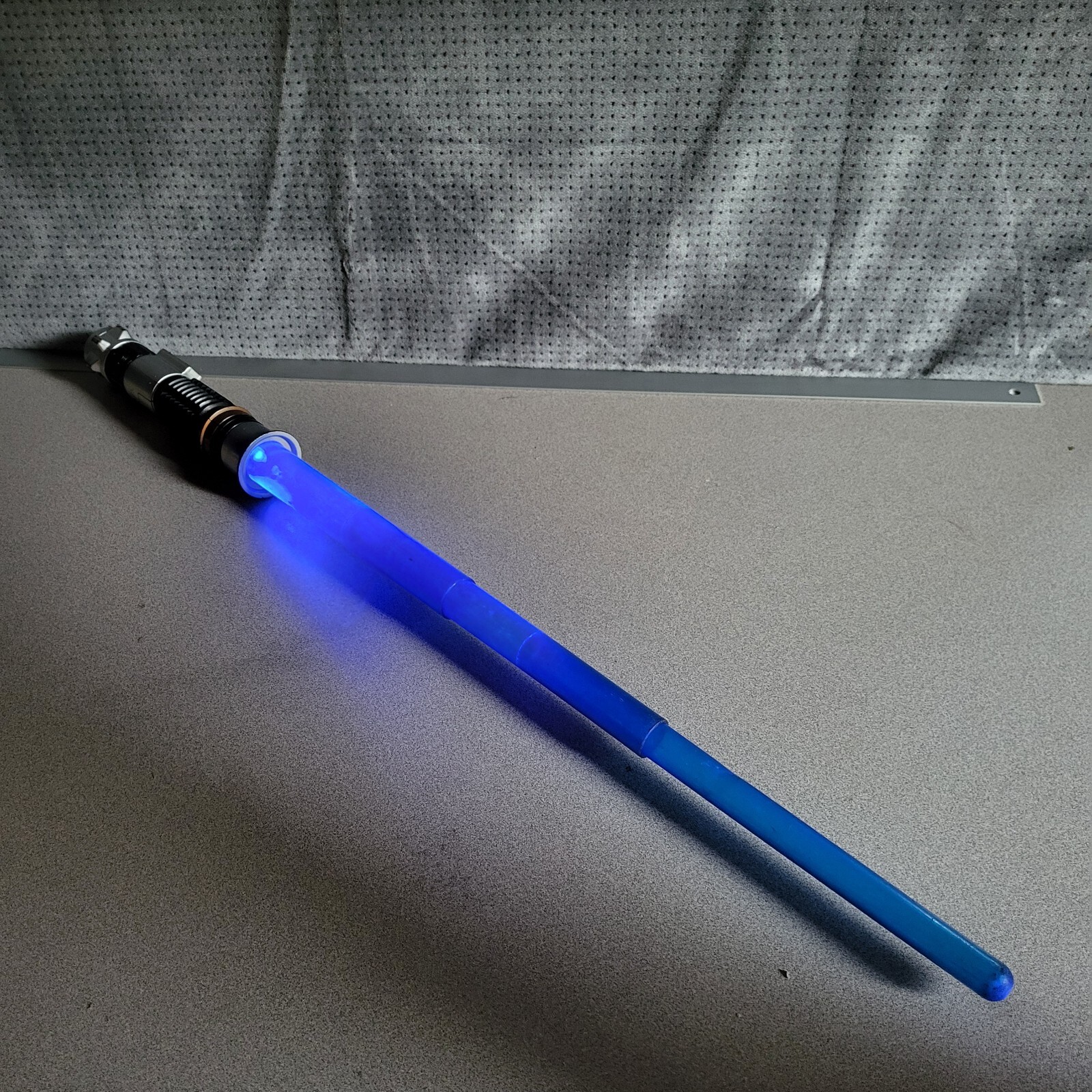 Hasbro Star Wars 2004 Obi Wan Kenobi Blue Lightsaber Cosplay Vintage Working Excel Group