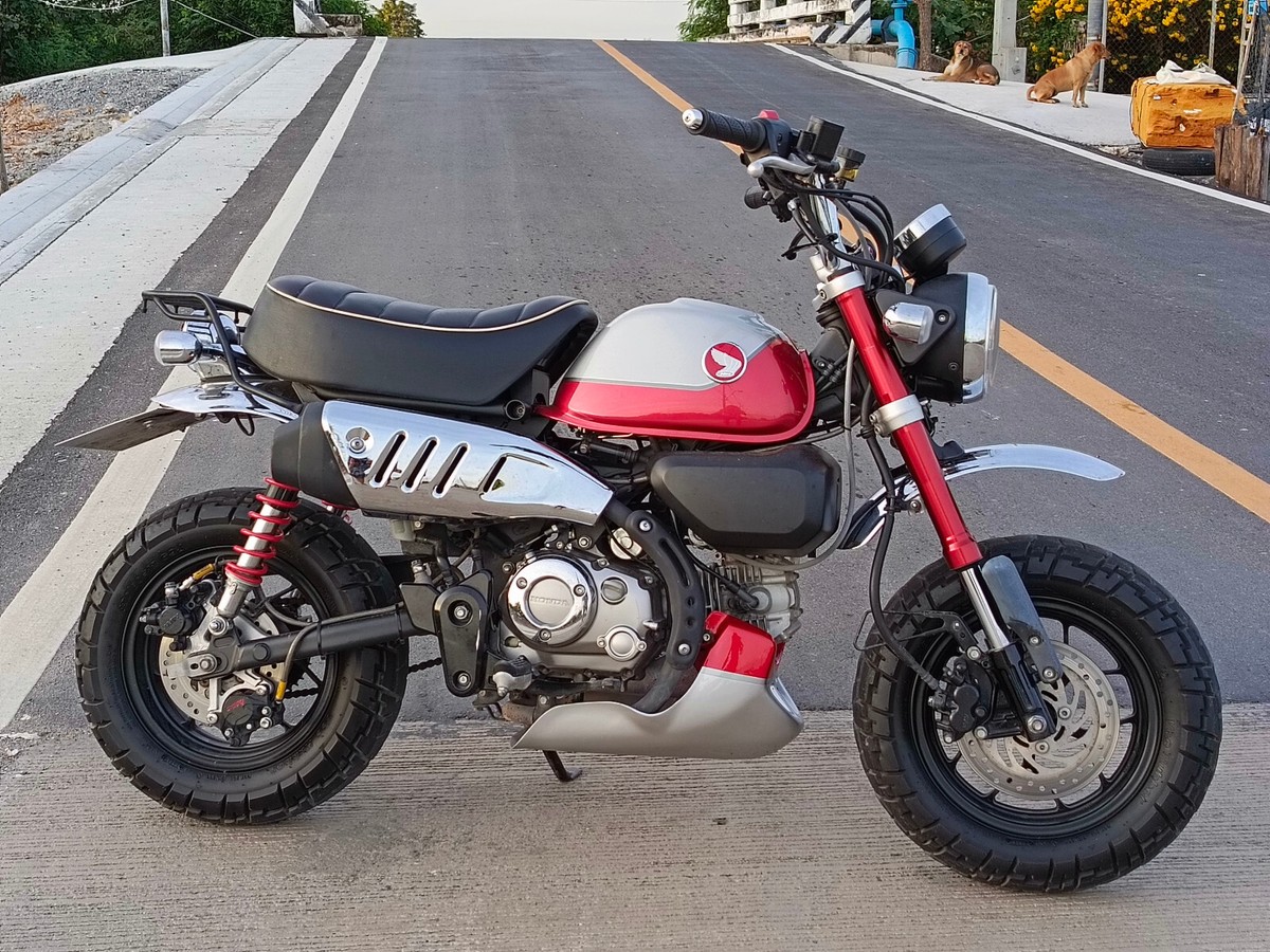 Belly pan Yellow color for Honda Monkey 125 2021-24 STD side