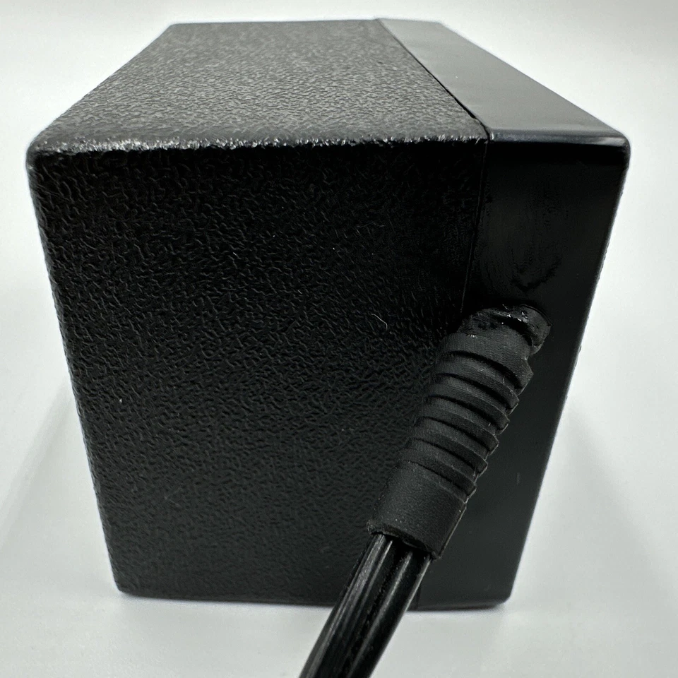 Hasselblad Battery Charger Type 1 - 7V 50m A - 115V 60Hz - 3W - Image 2 of 4