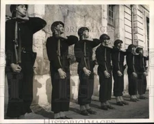1950 Press Photo French Army recruits during weapons drill in Lagny, France