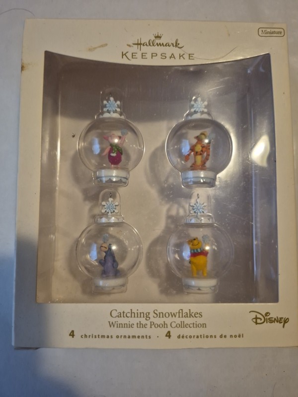 2007 Hallmark Keepsake Ornament Catching Snowflakes Winnie The Pooh