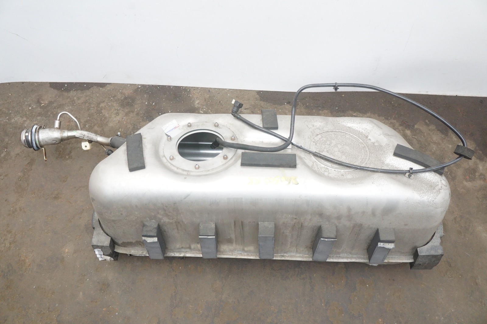 Aston Martin Vantage 2020 Fuel tank P/N KY639K007AD