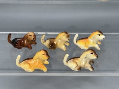 Altfiguren Tiere Hunde 5 verschiedene Varianten (liegender)  Dackel