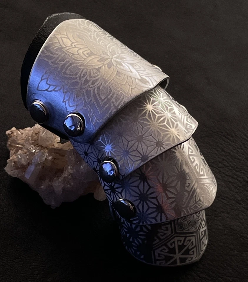 Anello Cavaliere Armatura Articolato Modelli Geometrici - Immagine 3 di 4