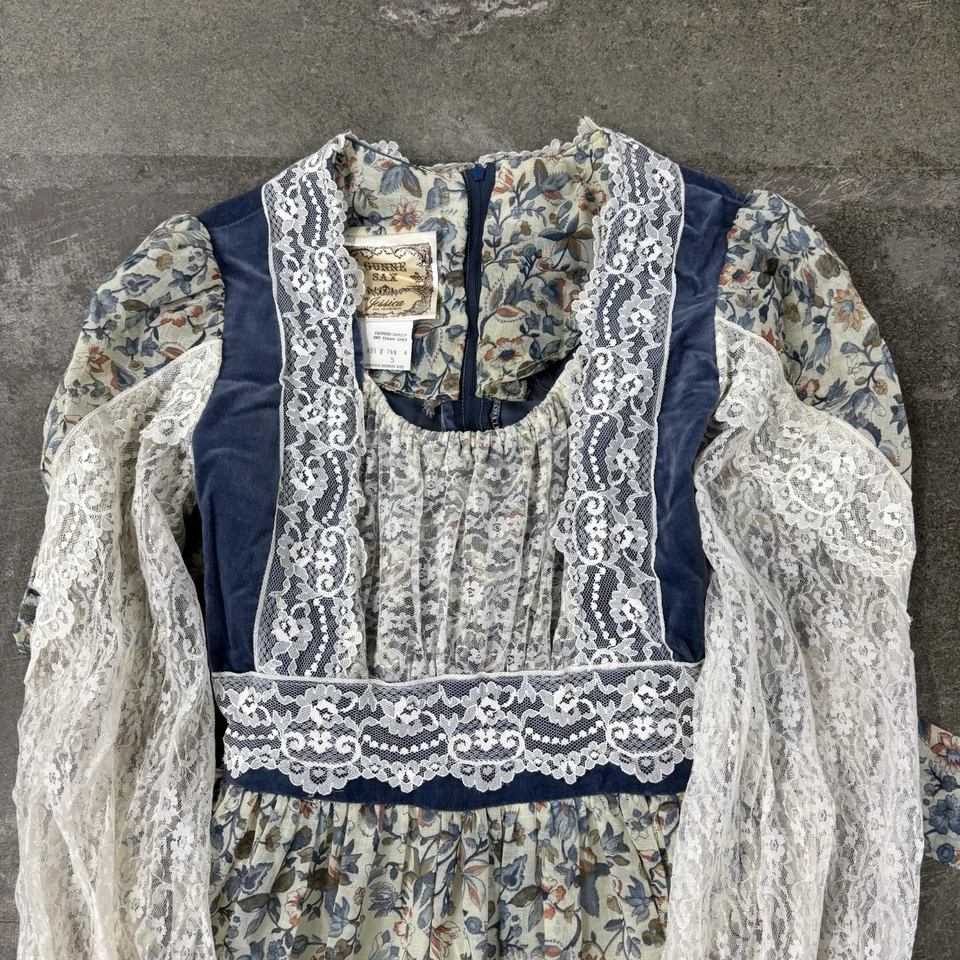 Vestido Gunnie Sax Vintage Anos 70 por Jessica Prairie Veludo Azul Manga de Renda Tamanho 5 - Imagem 3 de 4