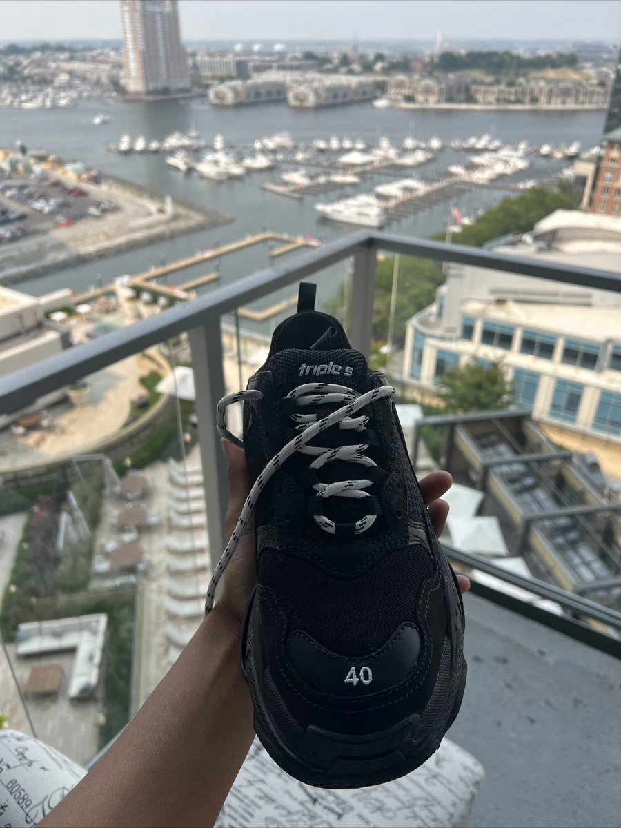 BALENCIAGA triple S size 40