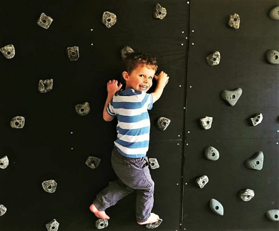 50 SOPORTES PARA ESCALADA EN ROCA ATORNILLADOS PARA NIÑOS. Foto 2 de 3