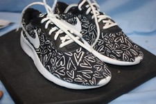 Nike Size 5 Y 833668-003 BLACK WHITE great shape LACE UP