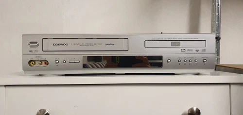 DAEWOO SD-7400 DVD PLAYER /VIDEO CASSETTE RECORDER