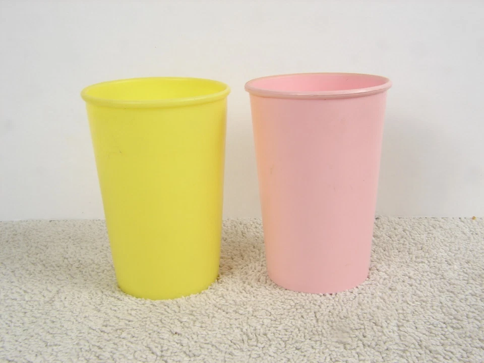 Lote de 2 vasos de plástico vintage Gerber Baby rosa y amarillo Foto 3 de 4