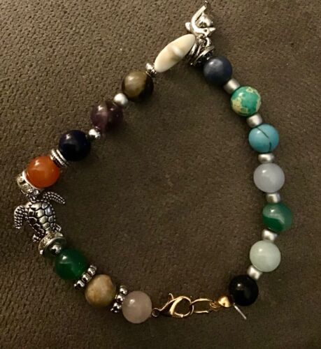 Mixed jewellery styles. - Picture 16 of 19