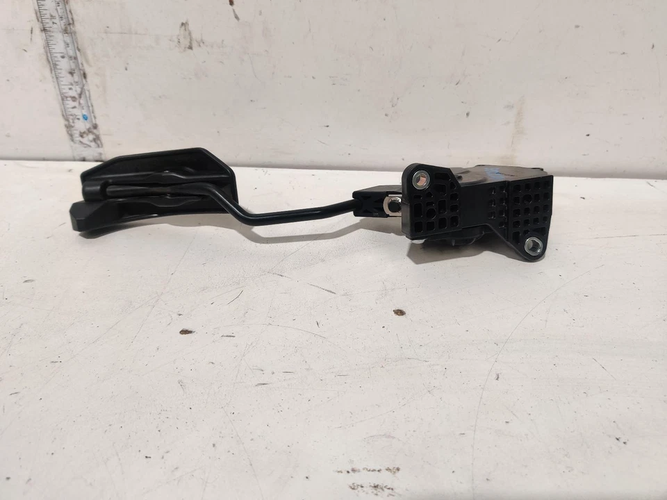 Toyota Prius Accelerator Pedal ZVW30 07/2009-12/2015 - image 4 of 4