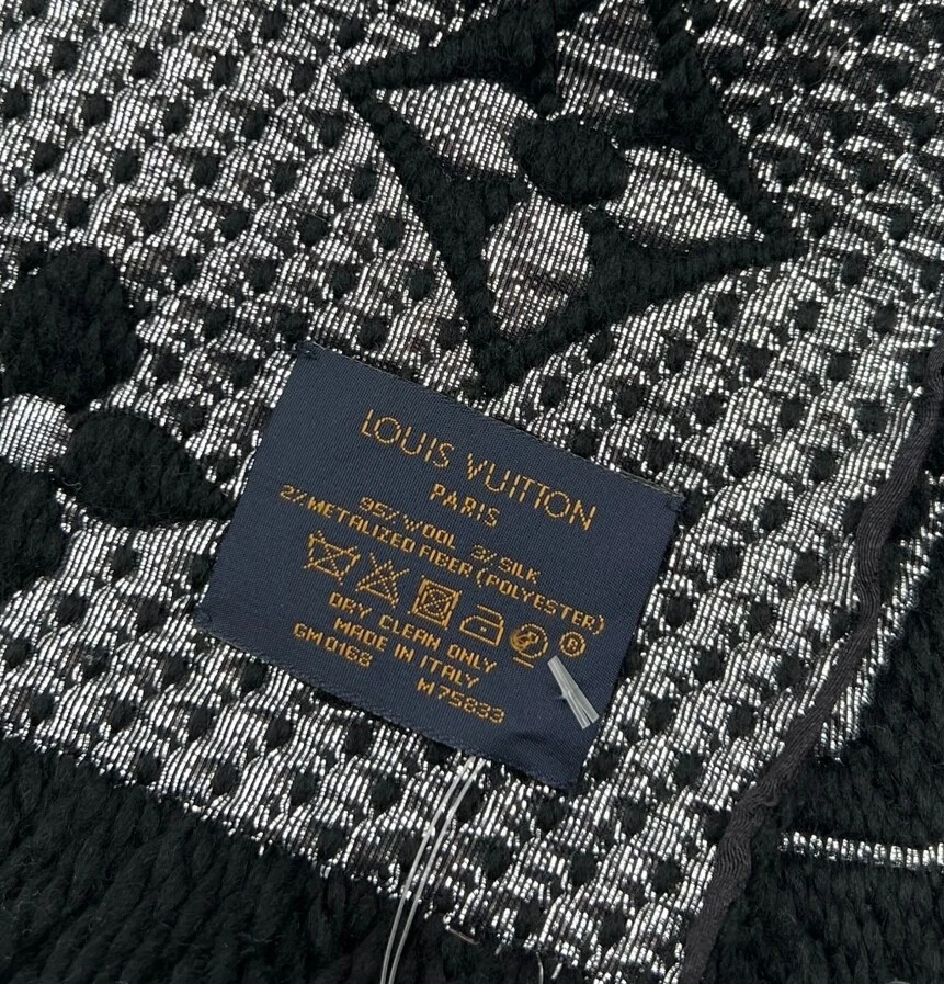Bufanda Louis Vuitton Logomania Jacquard Bordada Lana Negra y Plateada Foto 3 de 3