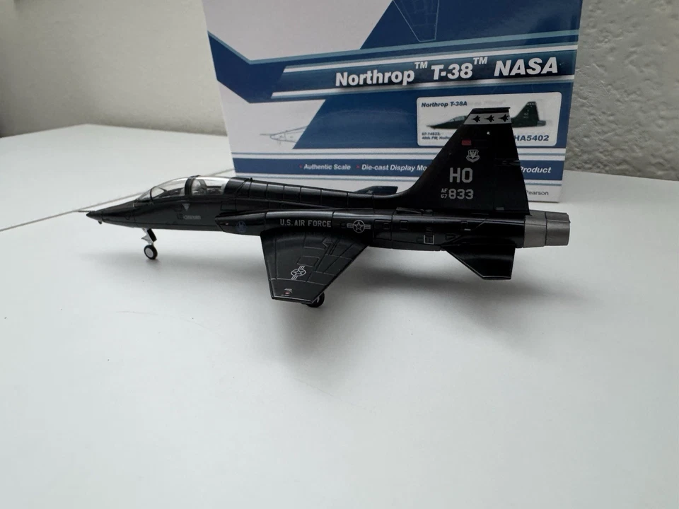 Hobby Master HA5402 Northrop T-38A 67-14833, 49th FW, Holloman AFB, 2011 - Image 4 of 4