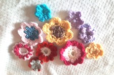 10 HÄKELBLUMEN, BLUMEN GEHÄKELT; APPLIKATION ,AUFNÄHER, BLUMEN GEHÄKELT ,NEU