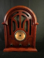 Living Solutions AM/FM cassette Radio Model 840102 Classic Collection