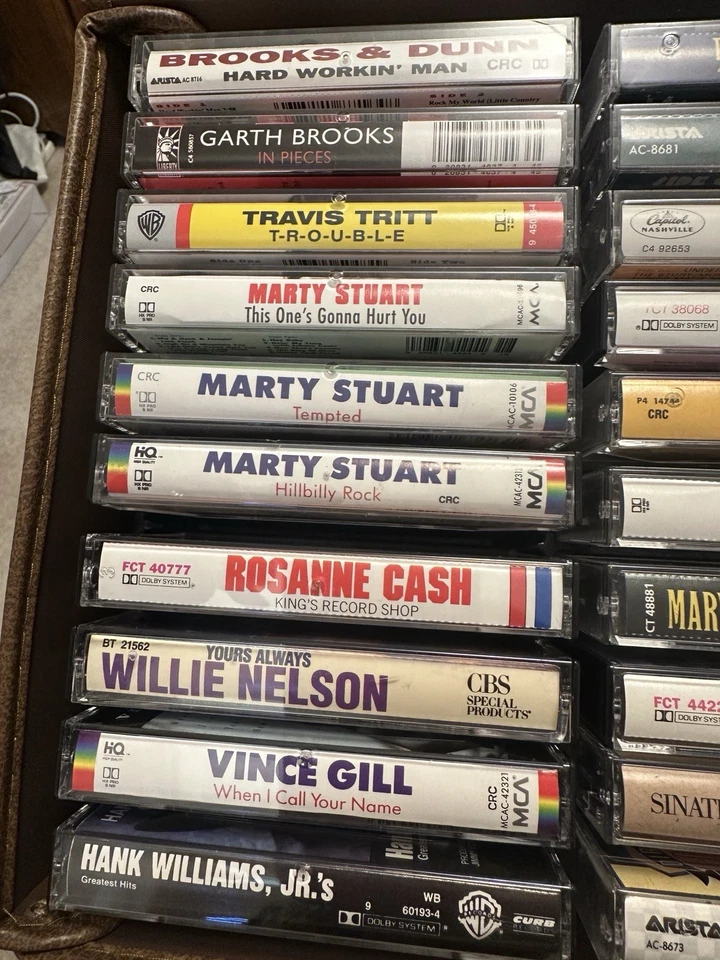 Lot of 30 Country Cassettes /Case Alan Jackson Willie Nelson Garth Brooks + More Foto 2 de 4