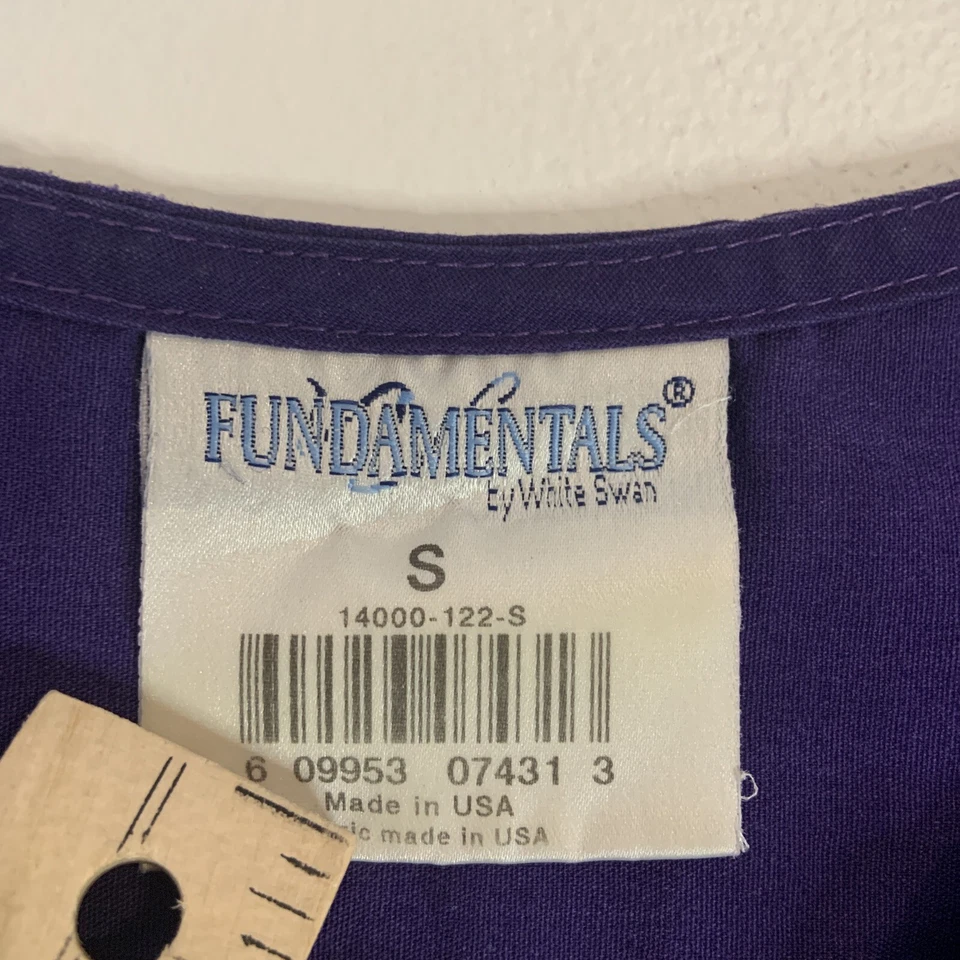 白色天鹅紫色 V 领磨砂上衣医用制服小号 — 第 4/4 张图片