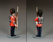 KING & COUNTRY CEREMONIAL CE064 COLDSTREAM GUARDSMAN PRESENT ARMS