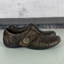 Clarks Artisan Shoe Womens 8 M Brown Leather Slip on Loafer Comfort Distressed