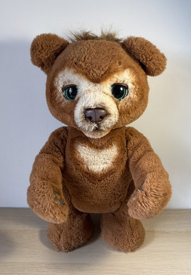 FurReal Cubby der neugierige interaktive Animatronic Bär sprechender Teddybär