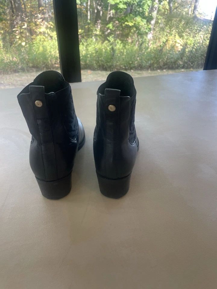 Botas de tornozelo de couro salto baixo Taryn Rose Gina - Imagem 2 de 2