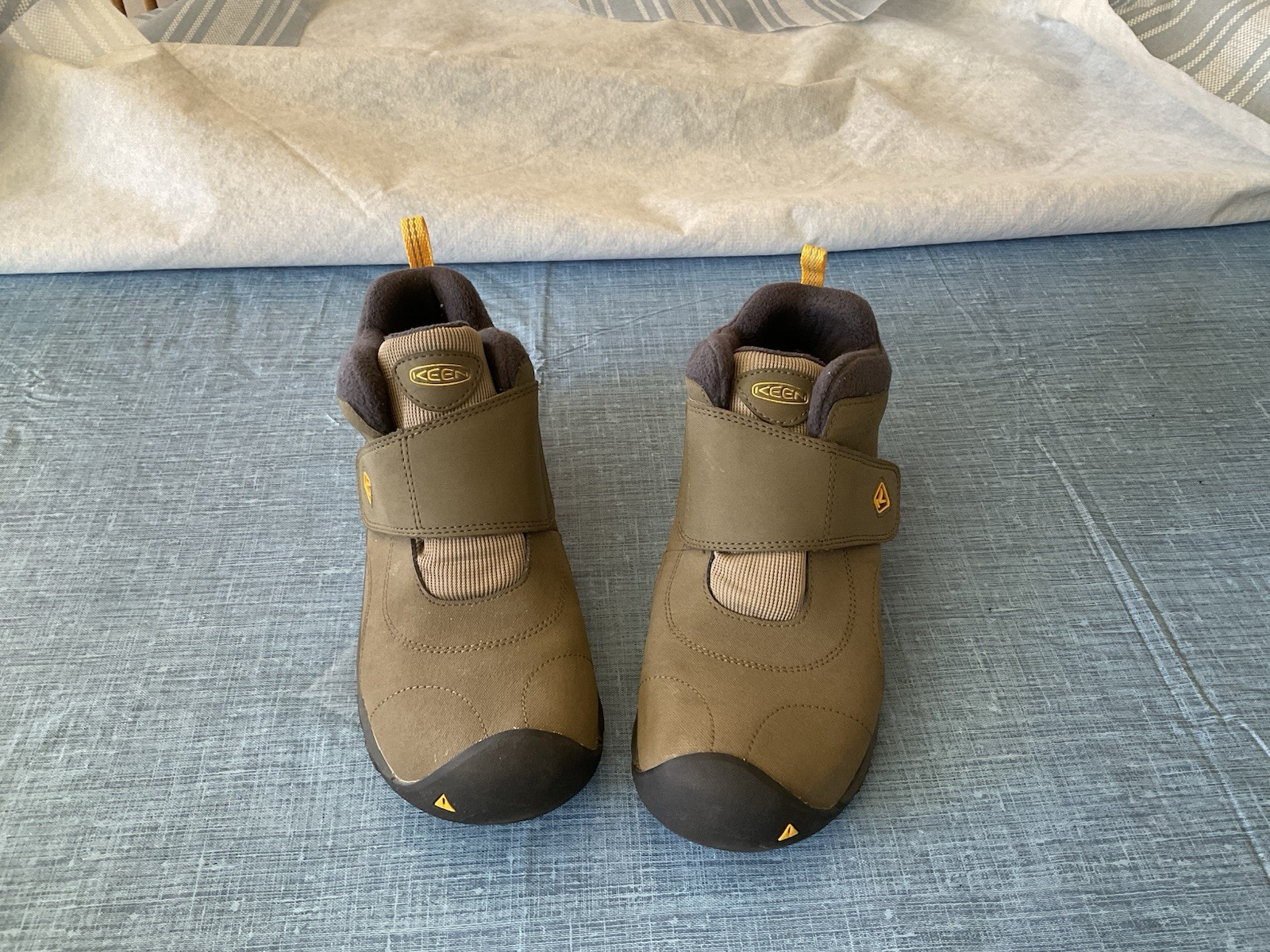 Keen Targhee verde militare con cinturino impermeabile escursionismo giovani taglia 5 o donna taglia 7