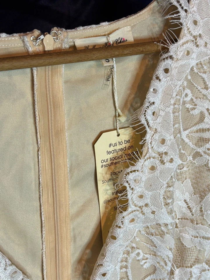 Nuevo con etiquetas Vestido de novia Southern Fried Chicks cuello en V encaje manga larga S Foto 4 de 4