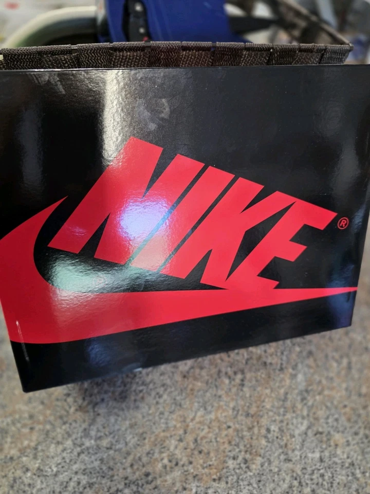 Air Jordan 1 amigo y familia talla 6 Foto 3 de 3