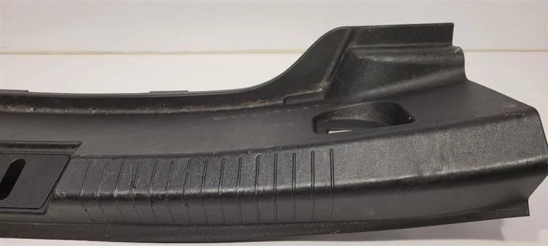 Chevrolet Malibu 2016-2021 puerta trasera maletero umbral placa de desgaste cubierta OEM Foto 4 de 4